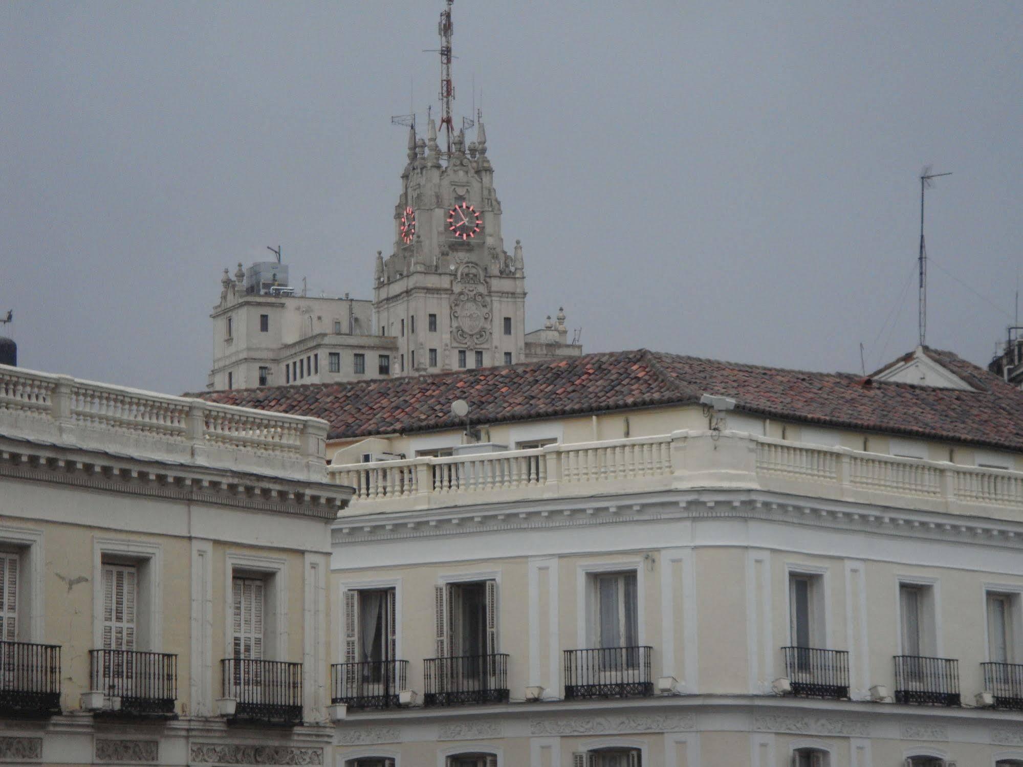 Hotel Hostal Riesco Madrid Exterior foto