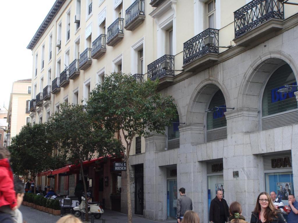 Hotel Hostal Riesco Madrid Exterior foto