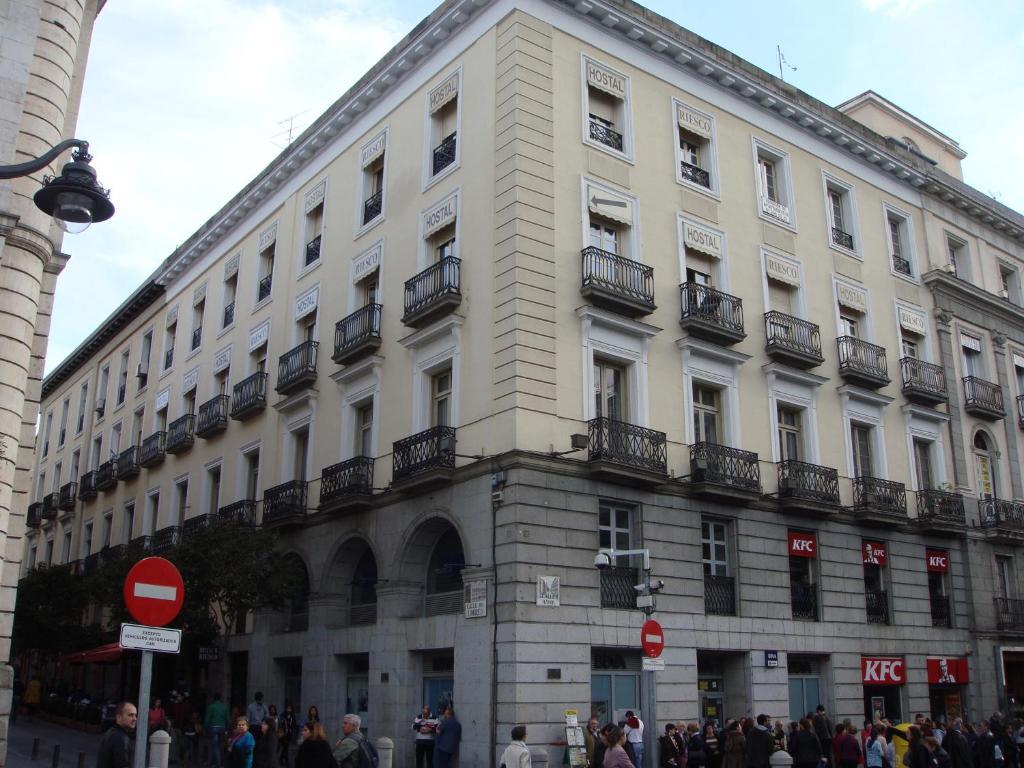 Hotel Hostal Riesco Madrid Exterior foto