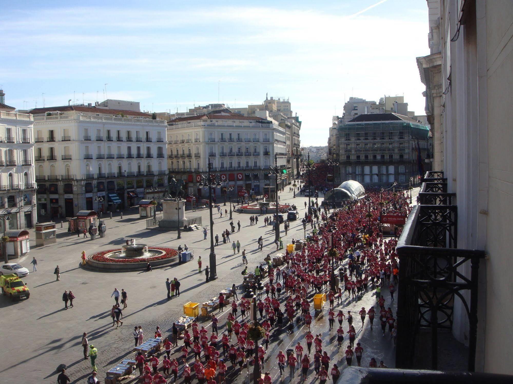 Hotel Hostal Riesco Madrid Exterior foto